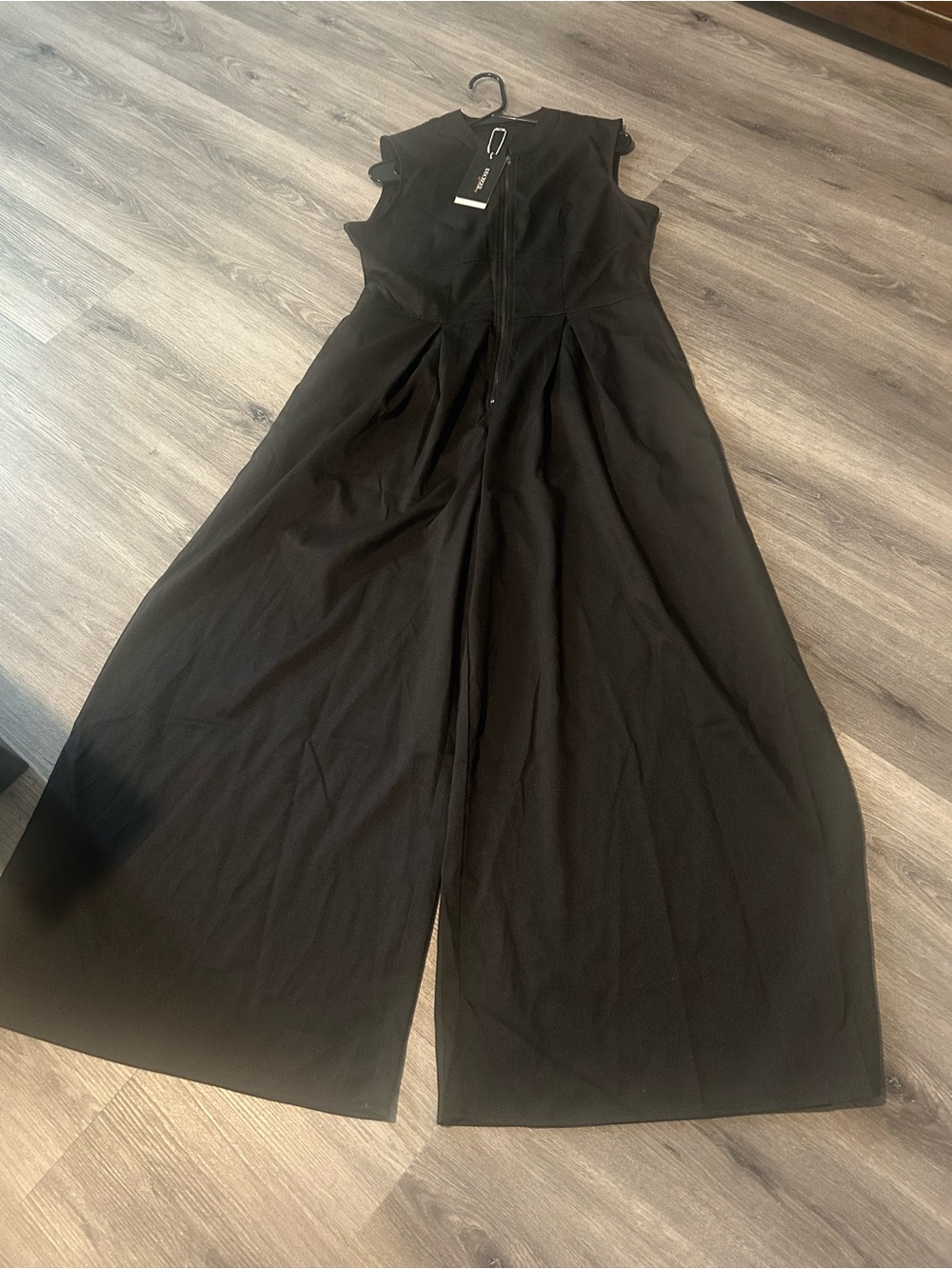 Sleeveless Black Wide-Leg Jumpsuit with Tailored Waist